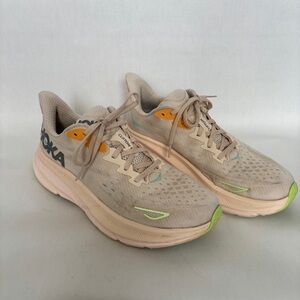 Hoka One One women cream Clifton 9 casual lace up running Athletic Shoes size 10